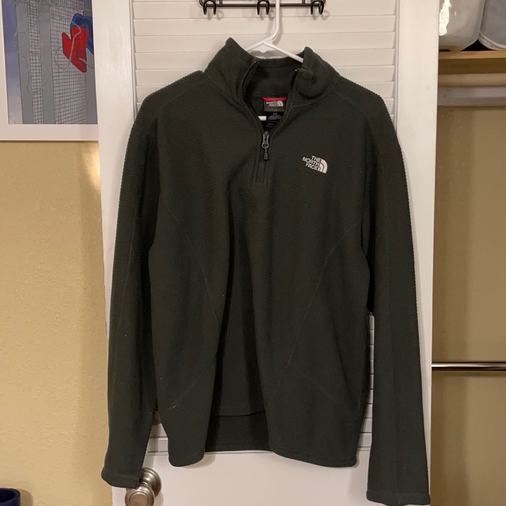 North face pull over.